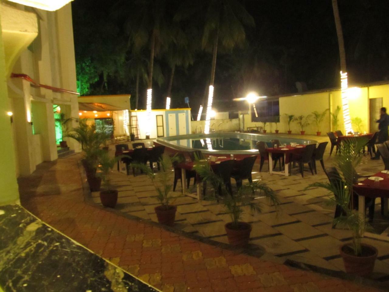 Hotel Sea Rock Villa Daman Exterior foto